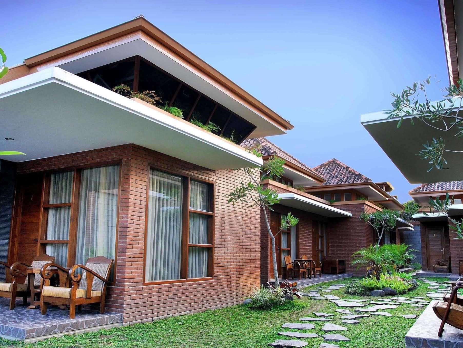 Hotel Rumput Resort & Resto 3*