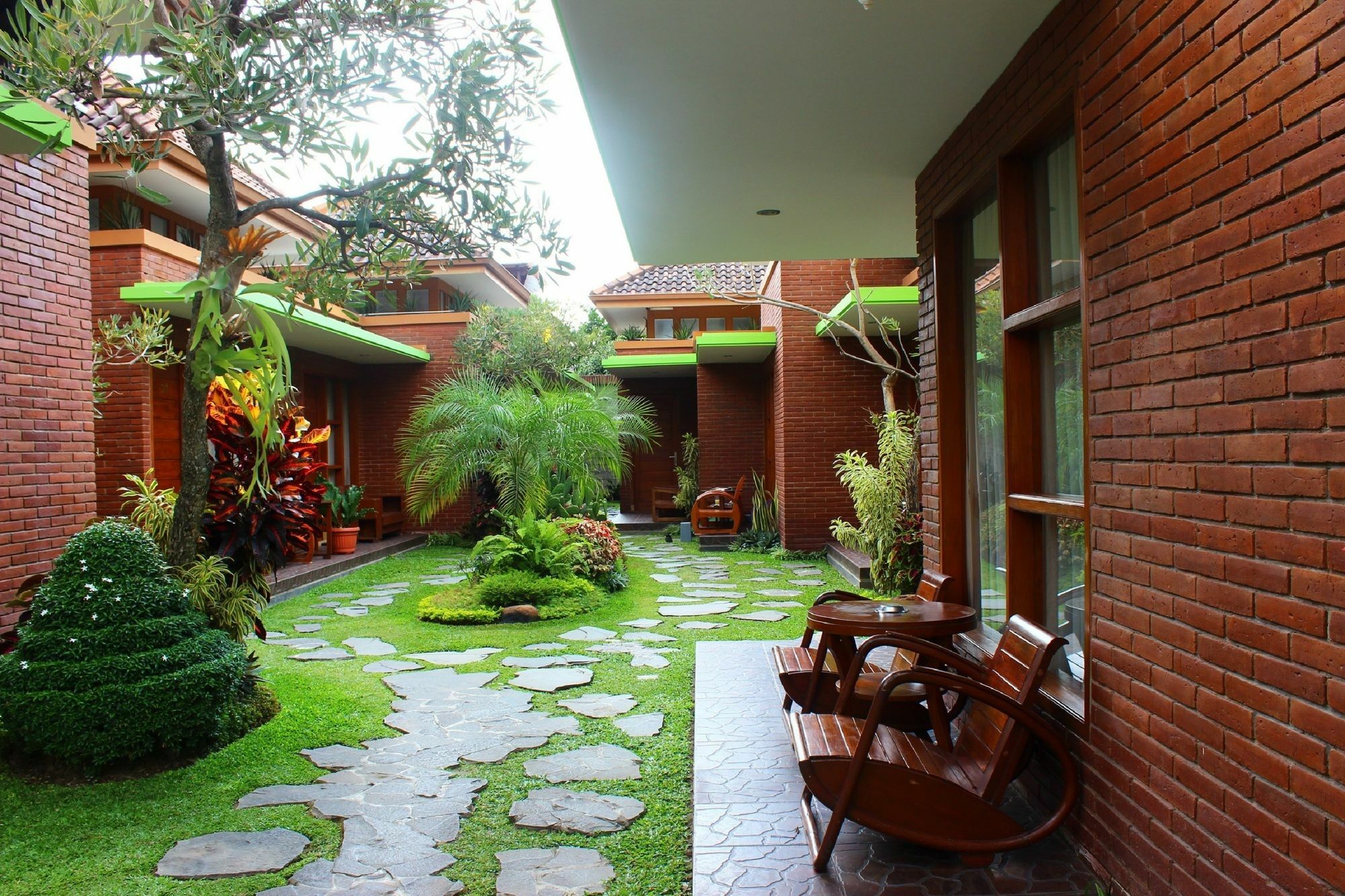 Hotel Rumput Resort & Resto Maguwo